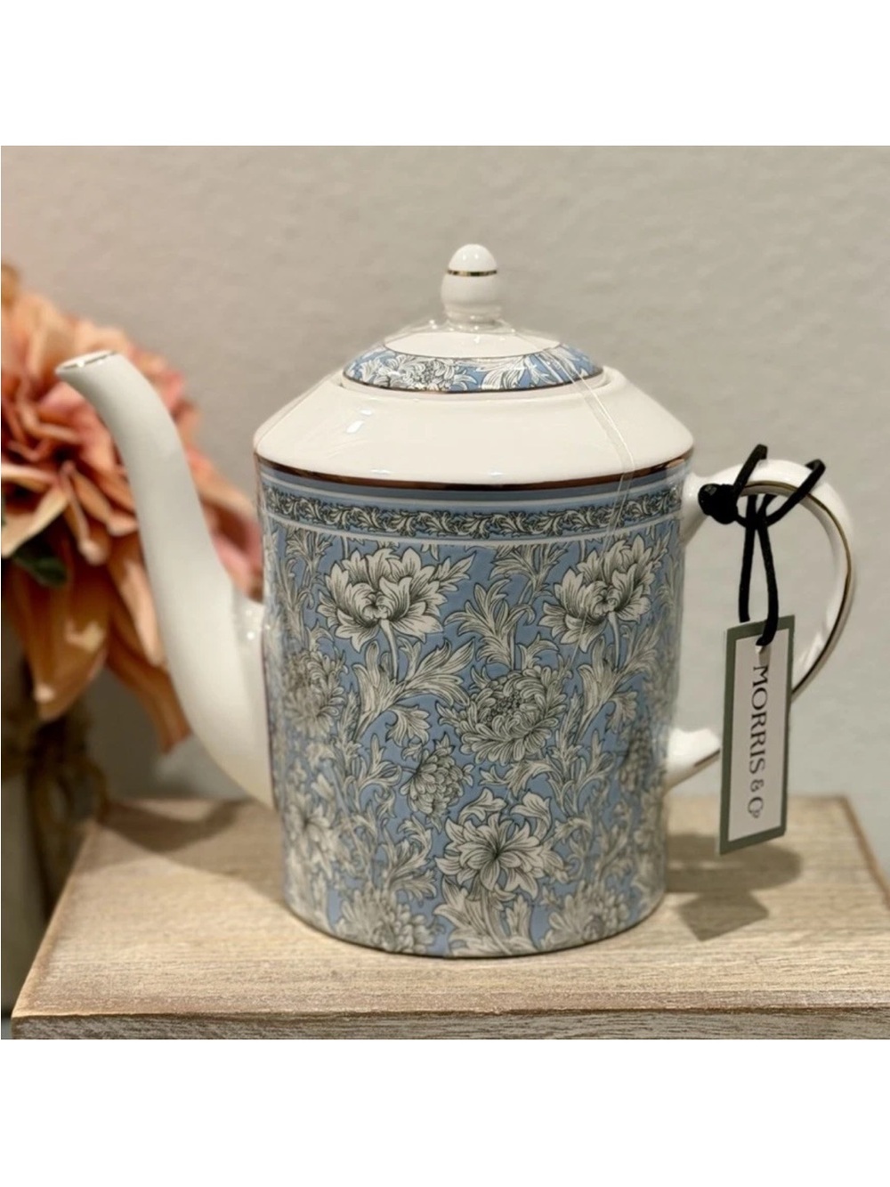 William Morris & Co Porcelain
Chrysanthemum with Gold Trim Teapot /
NWT